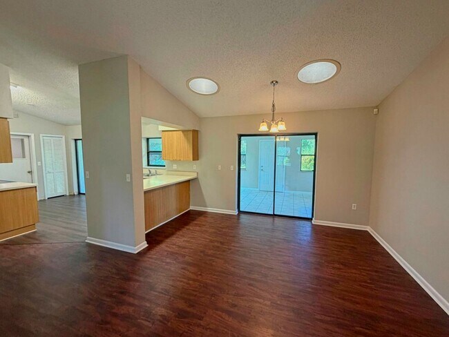 Building Photo - 38 Berkshire Ln