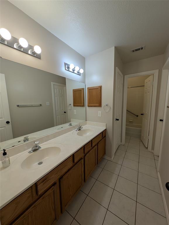 Building Photo - 1325 Roadrunner Dr