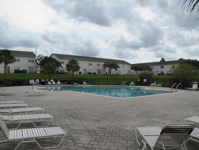 Building Photo - 555 Wingspan Way