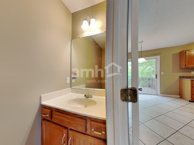 Building Photo - 8267 Springleaf Lake Dr
