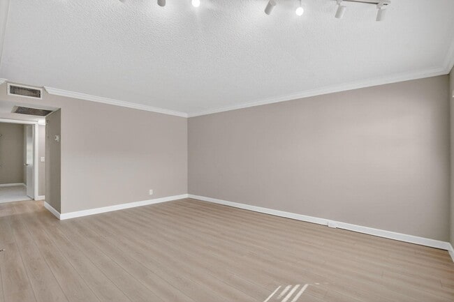 Building Photo - 277 Brighton Dr