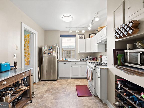 Building Photo - 3405 Greenway