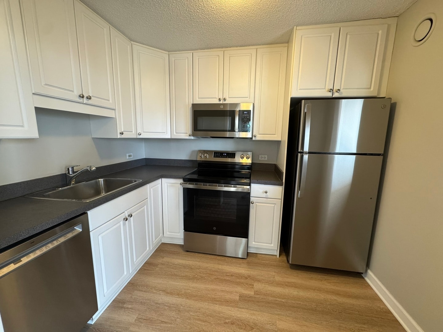 Building Photo - 10 E Ontario St