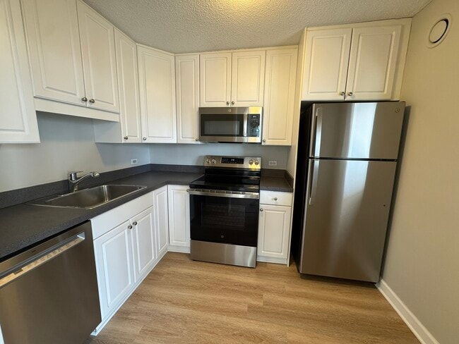 Building Photo - 10 E Ontario St