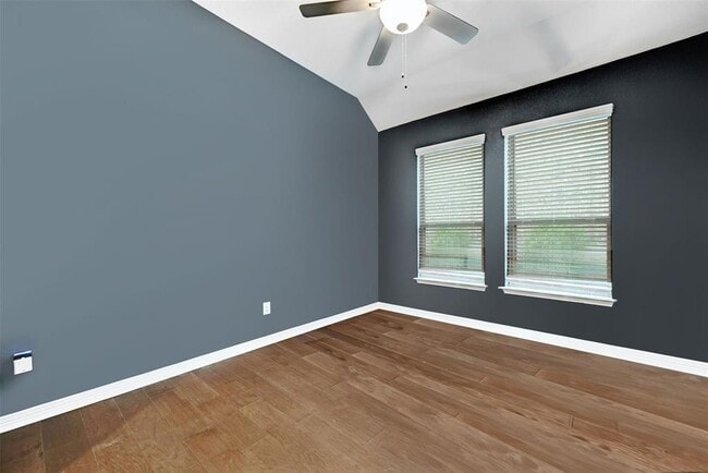 Building Photo - 204 Belford St