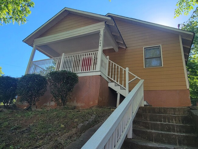 Building Photo - Homes in this area lease quickly — schedule your tour before it’s gone