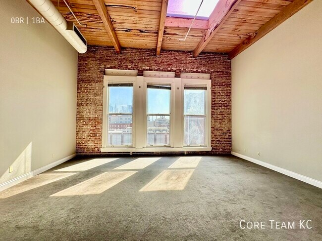 Primary Photo - 308 W 8th St