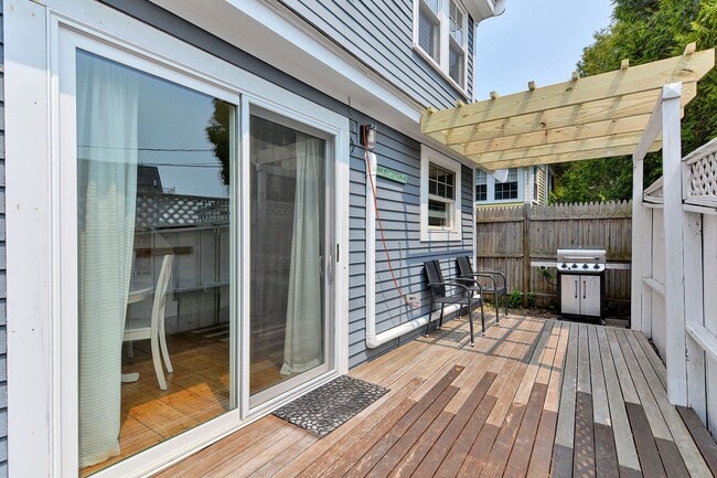Building Photo - WINTER RENTAL: Changes In Latitude (Dogs Welcome!)