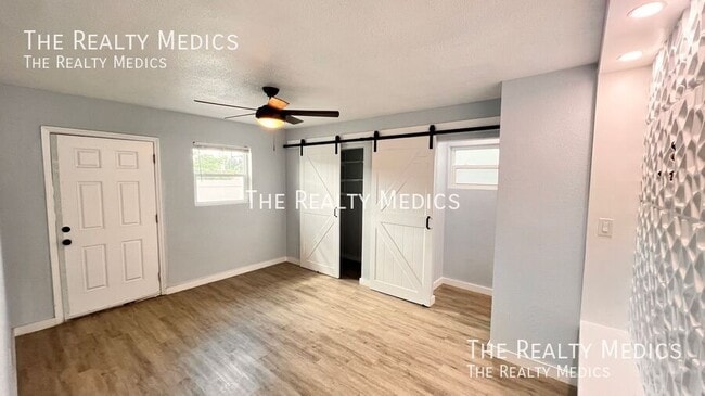 Building Photo - 6216 Lake Underhill Rd