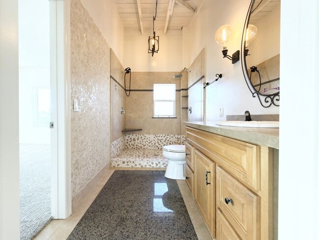 Building Photo - Spacious Coastal Retreat in the Heart of Cardiff!