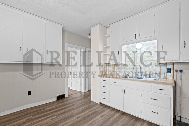 Building Photo - 113 N King St