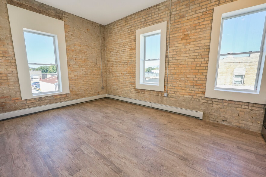 Living room - lots of light - 225 N Sibley Ave