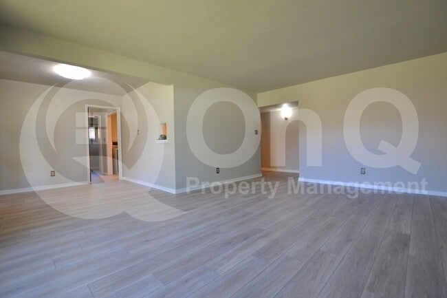 Building Photo - 1930 E Solano Dr