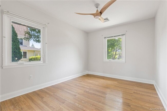 Building Photo - 17 Soundview Ave