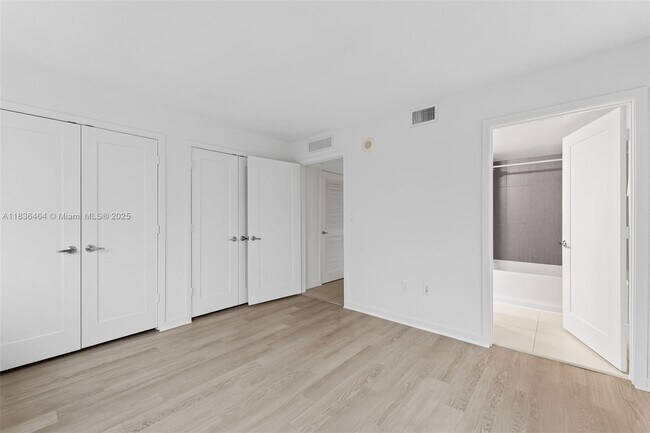 Building Photo - 910 West Ave