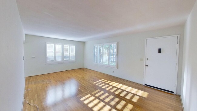 Building Photo - Seaside Living: 2 Bedroom 1 Bathroom Home ...