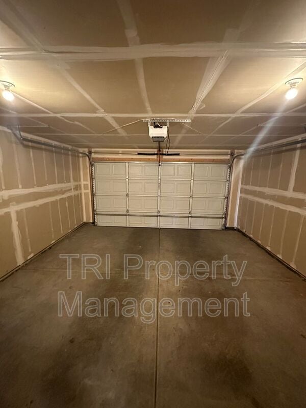 Building Photo - 218 E Chestnut St