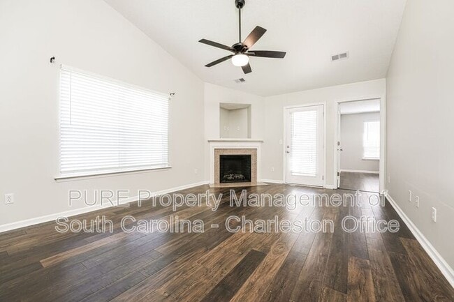 Building Photo - 7840 Park Gate Dr