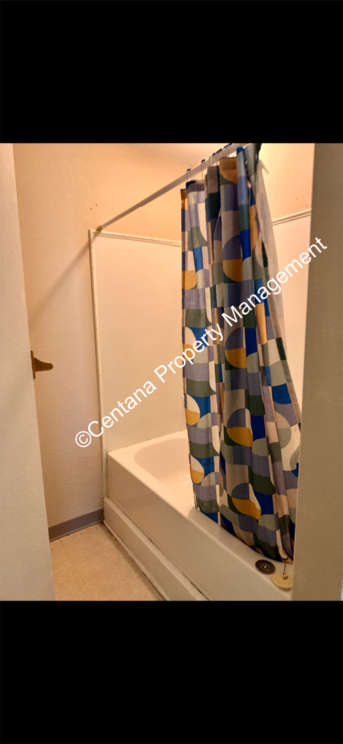 Building Photo - 614 W Park St