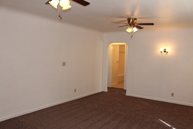 Building Photo - South Ave Turlock