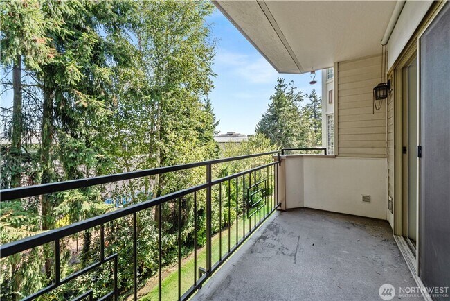 Building Photo - 2Bd/2Ba Bellevue Condo