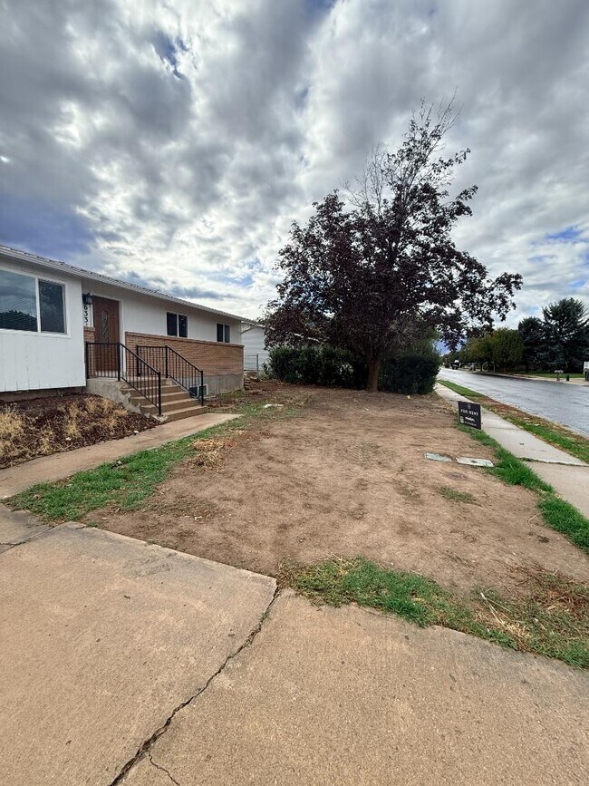 Building Photo - 633 S 1500 E