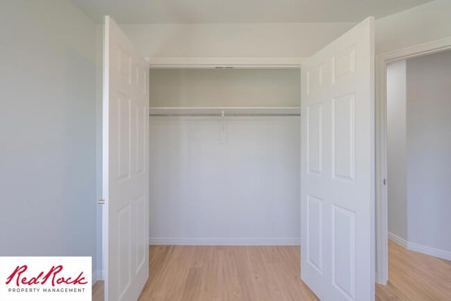 Building Photo - 4 Bedroom in Amber Estates - Newer LVP Flooring throughout home!