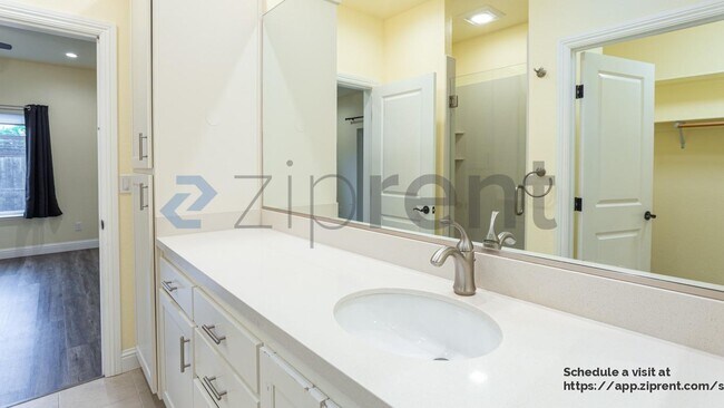 Building Photo - 1313 Crestview Ct