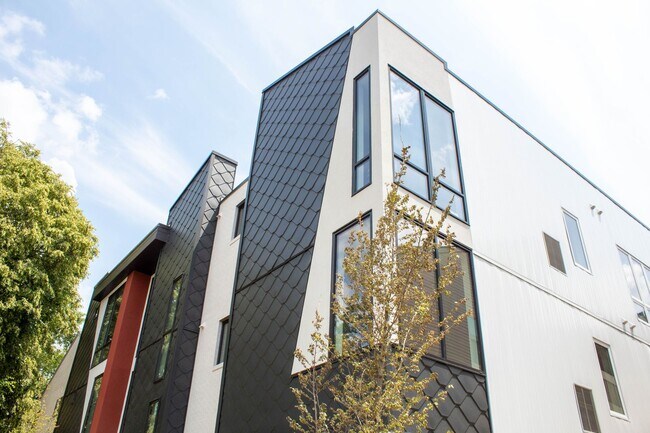 Interior Photo - 503 E Stoughton St