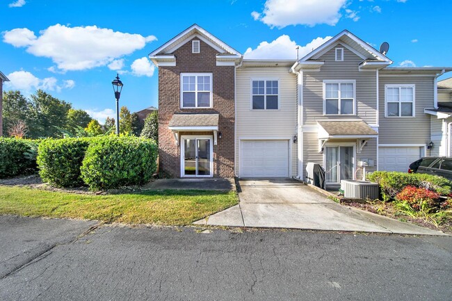 Building Photo - Two Story Corner Townhome