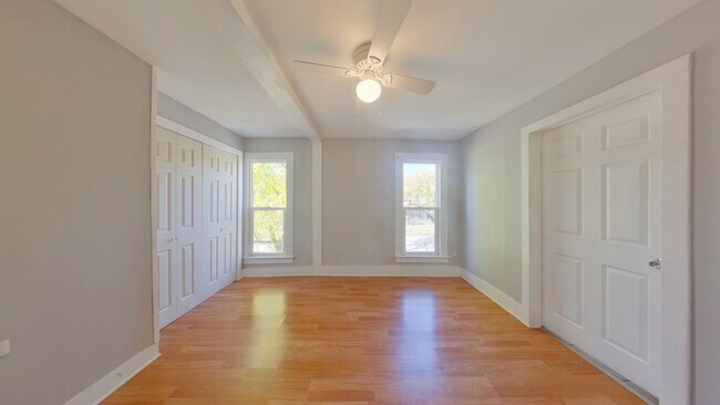 Building Photo - 3 Bedroom Home