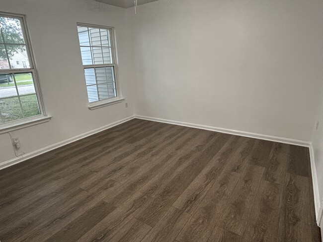Building Photo - 5315 Cross Creek Dr