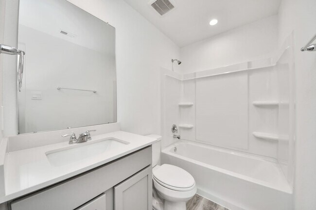 Building Photo - 13517 Heritage Mdw Ln