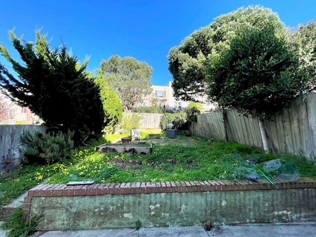Building Photo - 1446-1448 18th Ave (1320r)