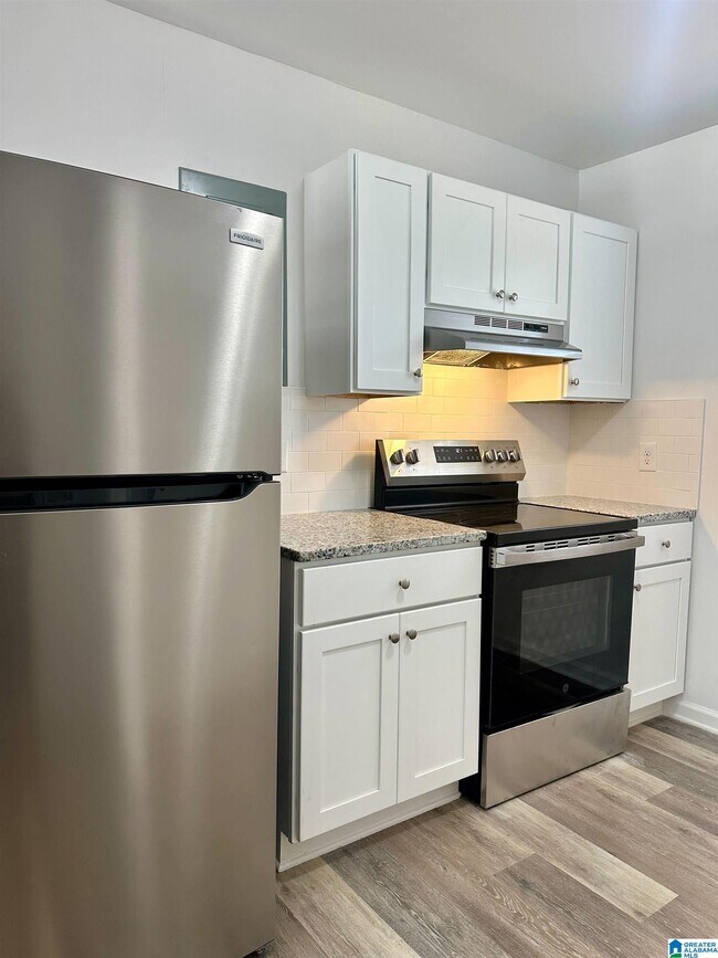 Building Photo - 1911 19th Ct N