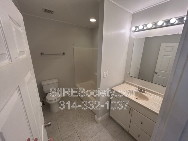 Building Photo - 227 Dover St