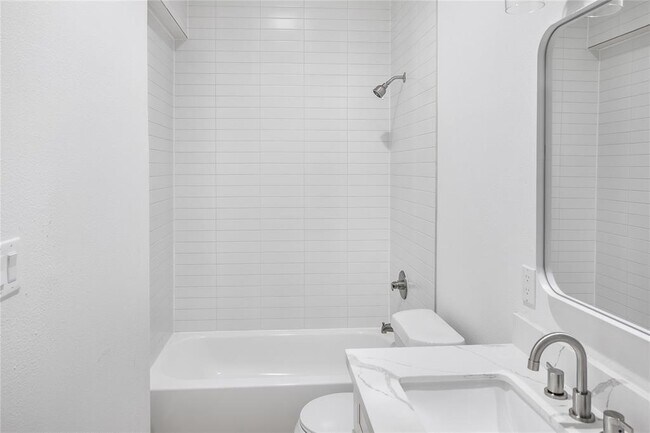 Building Photo - 702 40th St