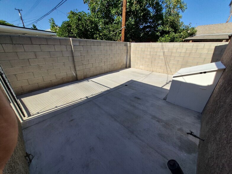 Aditional storage / Barbecue - 901 E Occidental St