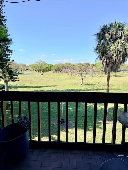 Building Photo - 281 W Park Dr