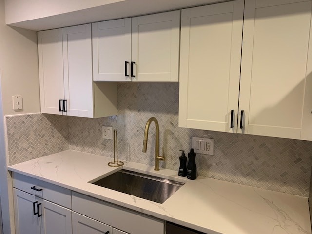 Kitchen - 24 Elderwood Dr