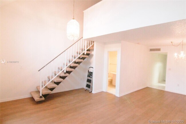Building Photo - 6886 N Kendall Dr