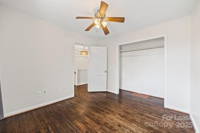 Building Photo - 512 Wakefield Dr