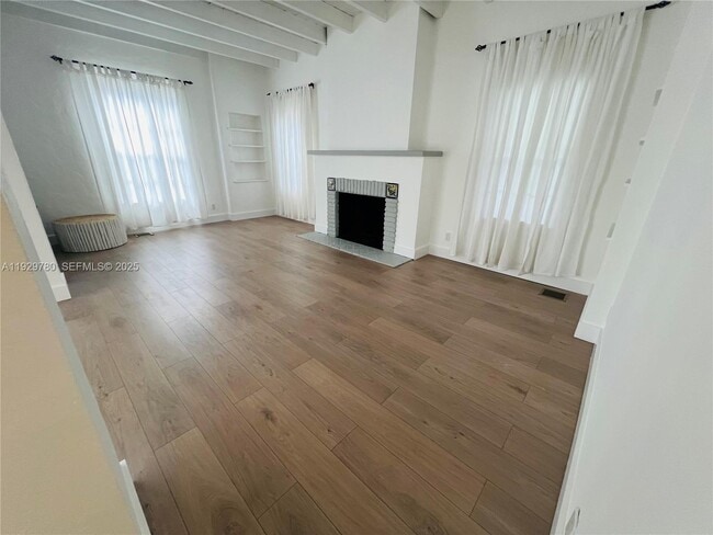 Building Photo - 1407 SE 2nd St