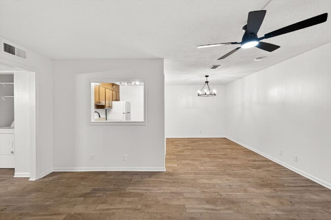 Building Photo - Move-In Ready 2BR Condo | Pool Access & Water Included