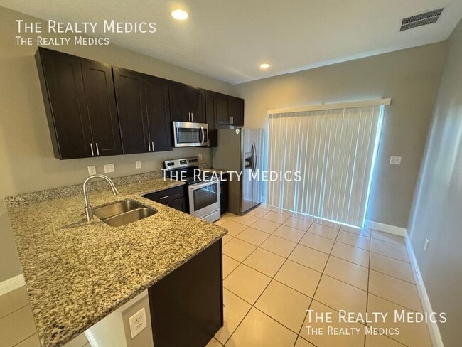 Building Photo - 765 Platypus Ct