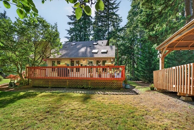 Building Photo - Coastal Elegance Near Sunrise Beach: Luxury 3BR/2.5BA Gig Harbor Home