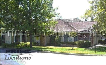 Building Photo - A Welllington gated Community home