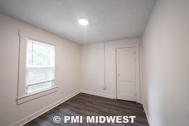 Building Photo - "Charming 3-Bedroom Home with Spacious Layout in Indianapolis!"