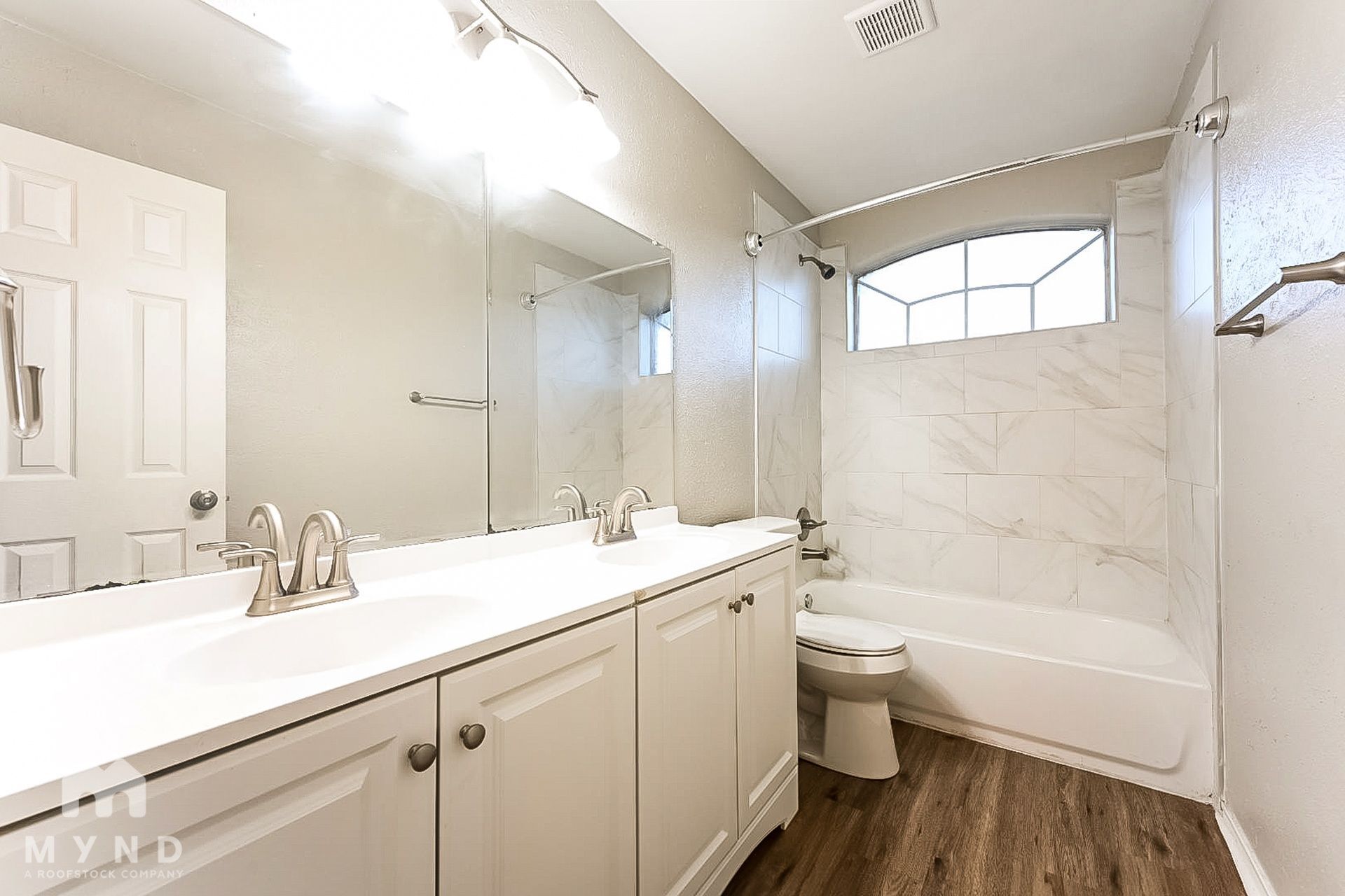 Building Photo - 2526 Sunset Dr