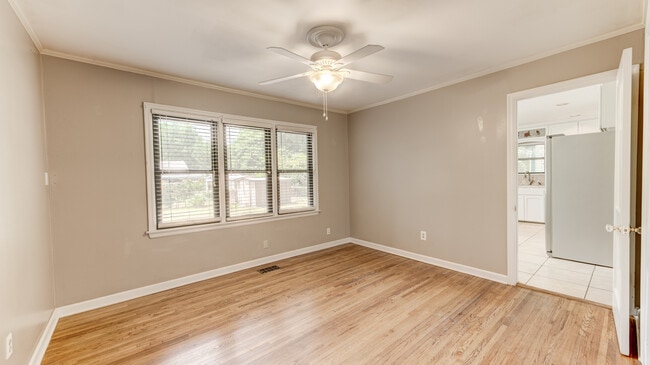 Building Photo - 56 E 52nd St